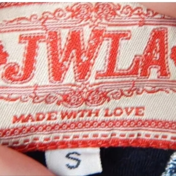 JWLA Johnny Was Embroidered Floral Tee - Picture 3 of 5